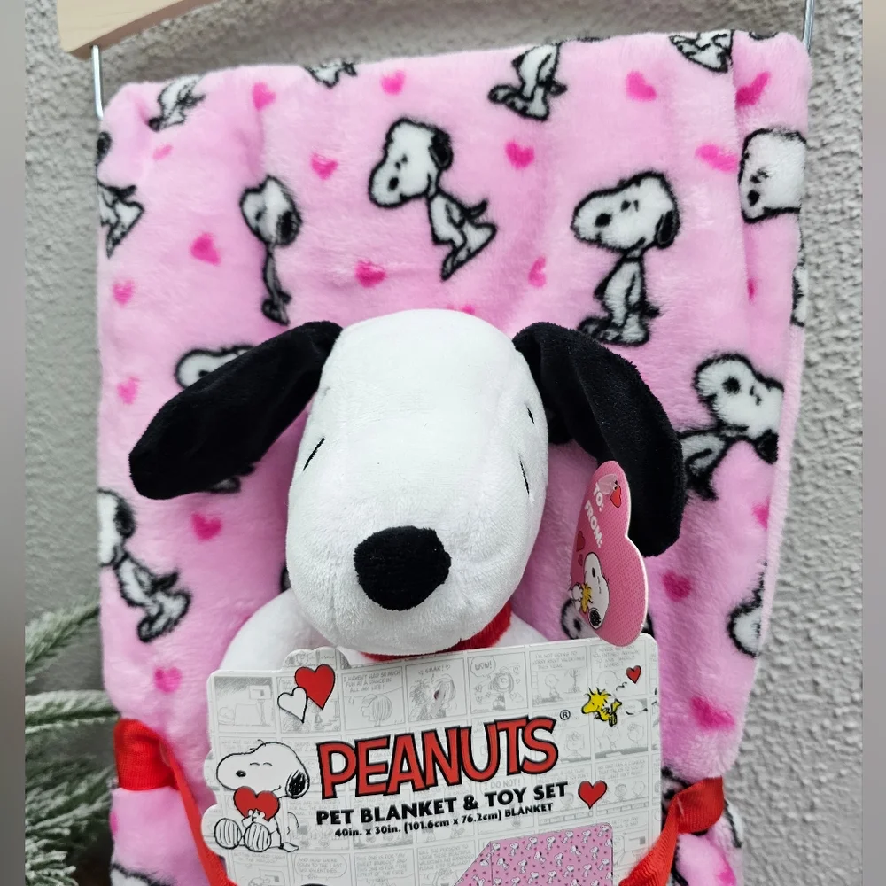 Nwt Peanuts Snoopy Valentine's Day Pet blanket and Squeak toy in Pink and white - Picture 8 of 13